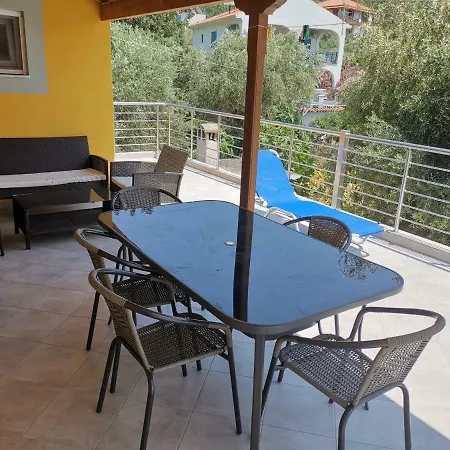 Matina Appartement Sampatiki